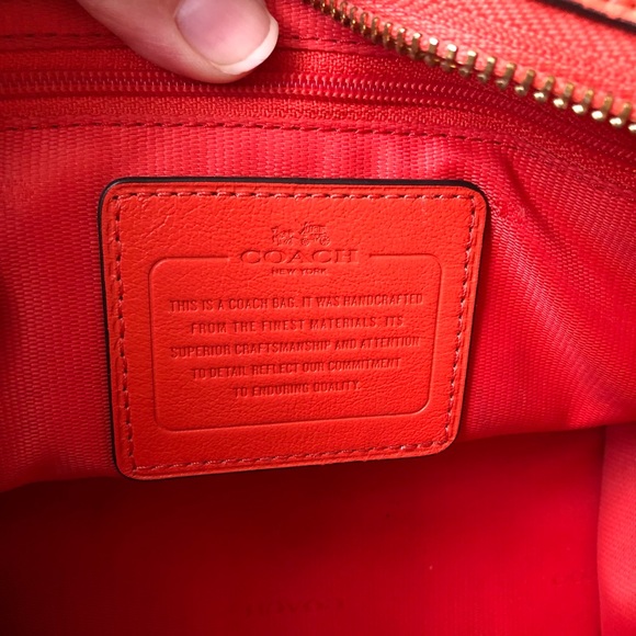 Coach mini Crosby carryall two-tone colorblock in Light gold/Apricot/Coral - Picture 4 of 8